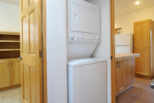 Building Photo - Casados St. - 247