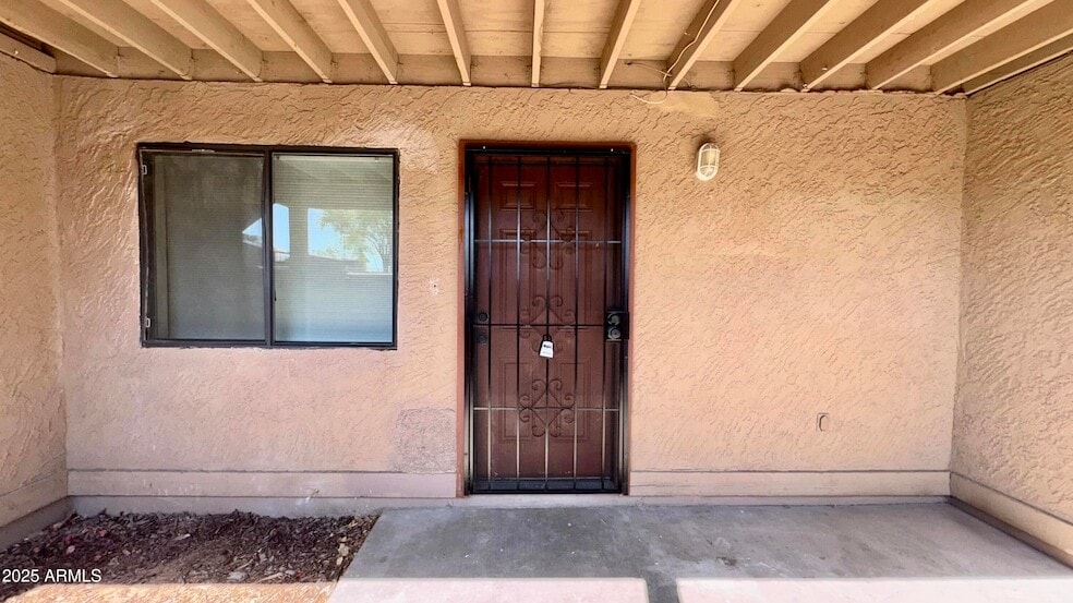 Primary Photo - 2737 N Salem