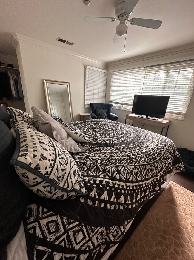 Building Photo - 1927 Fremont Ave