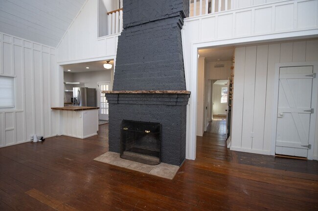 Foto del edificio - 3 Bedroom, 2.5 Bathroom in Shandon - The F...