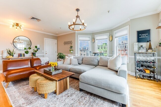 Building Photo - 601-611 E Broadway