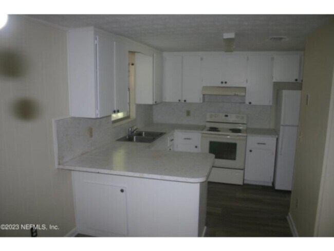 Building Photo - 3/2.5 home in the Crystal Springs area