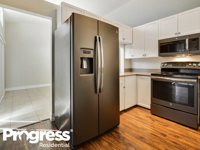 Foto del edificio - 21020 Woodspring Ave