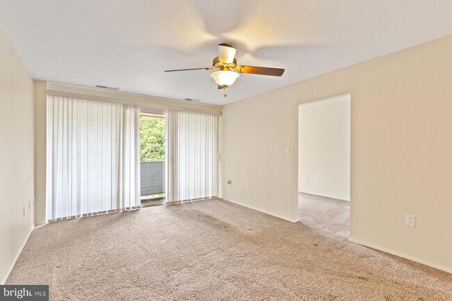 Building Photo - 5612 Bloomfield Dr