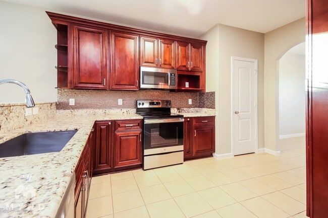 Building Photo - 6510 Pine Tree Dr