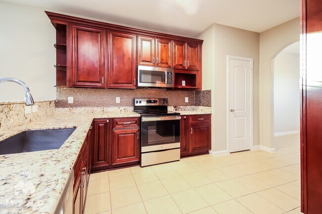 Foto del edificio - 6510 Pine Tree Dr