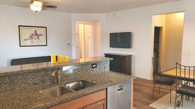 Foto del edificio - Fully Furnished/Unfurnished/Short Term/Long Term/ Vacation Rental Options
