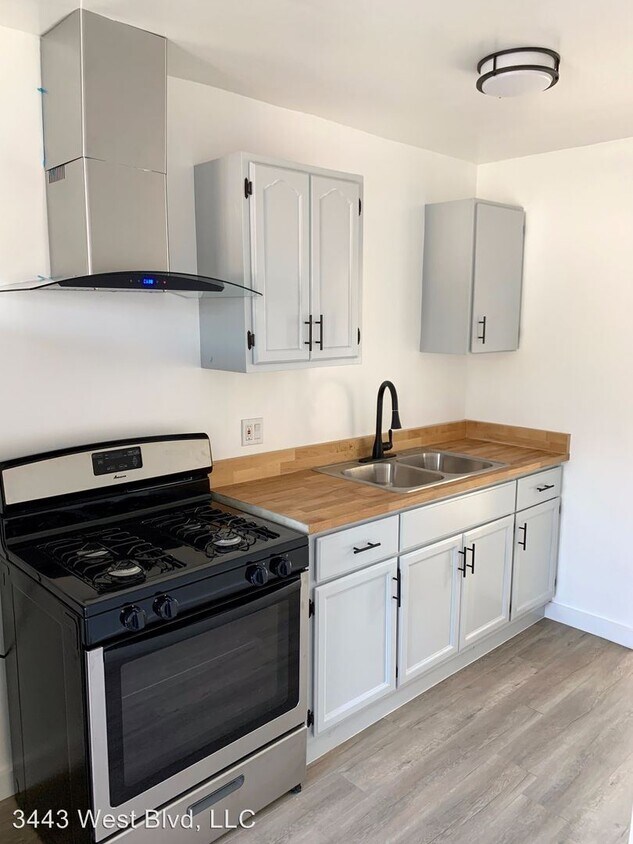 Foto principal - 3443 West Blvd