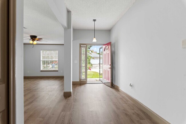 Building Photo - Upgraded Three Bedrrom in Regency Creek