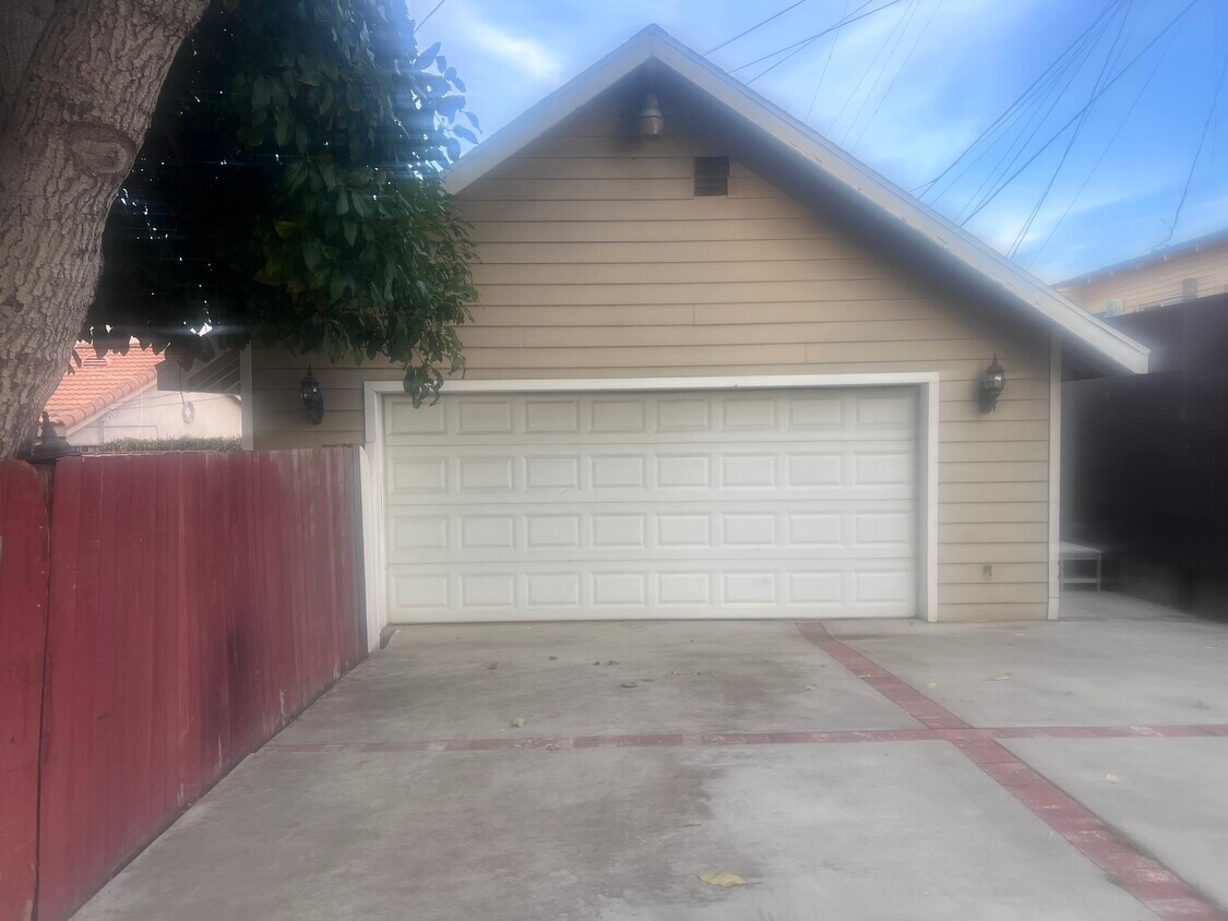 Foto principal - 1367 W 12th St