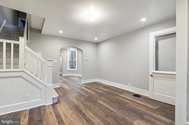 Building Photo - 521 S 57th St