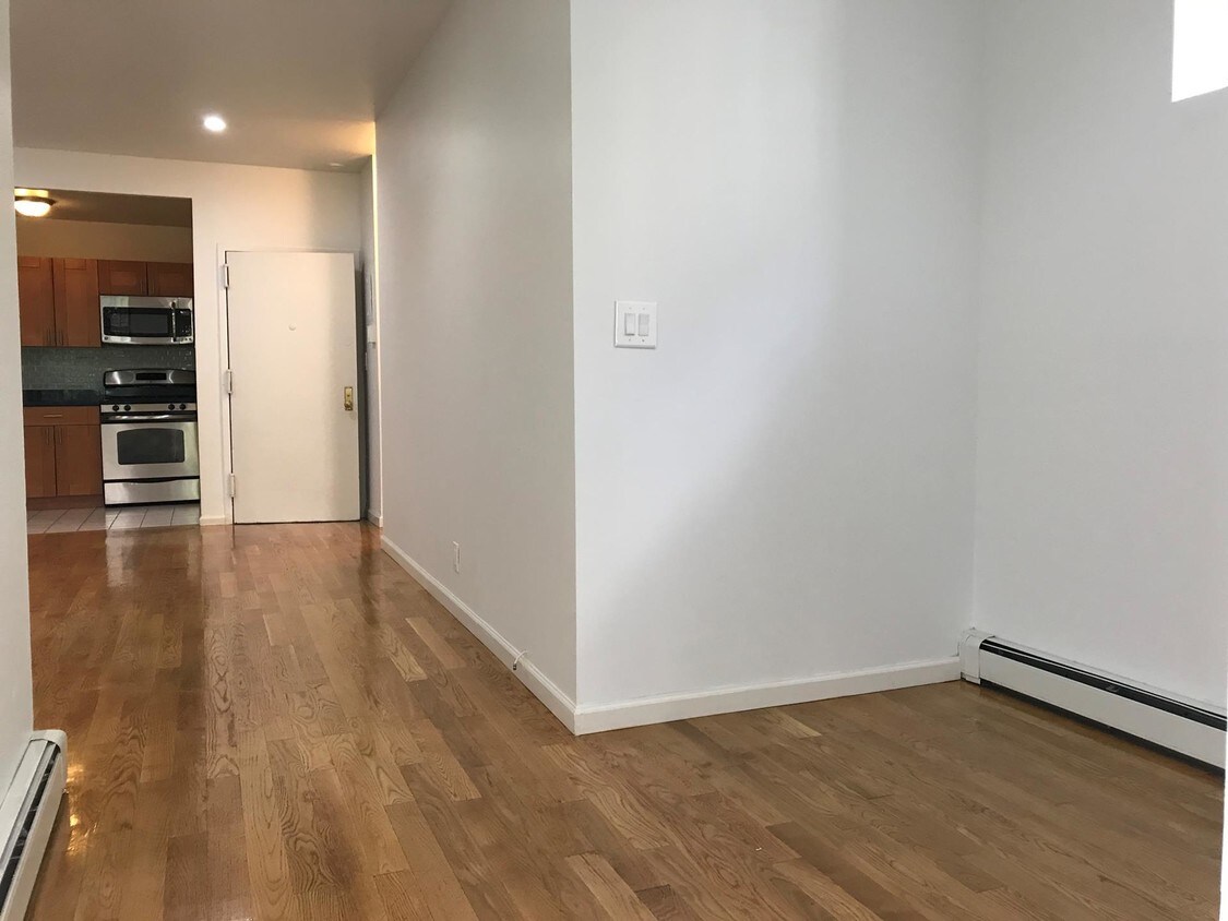 Building Photo - 529 W 49th St
