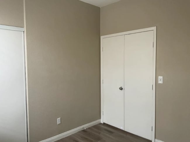 Foto del edificio - 5952 Hickory Nut Ave