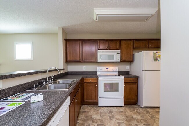 Building Photo - 42 Oakbrook Dr