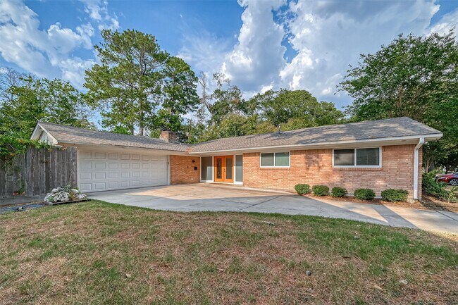 Foto del edificio - 10138 Hazelhurst Dr