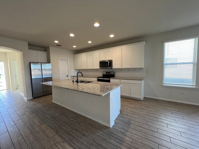 Building Photo - AWESOME 4/2 in Lily Springs