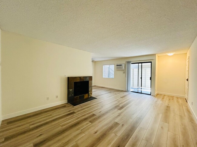 Building Photo - can334