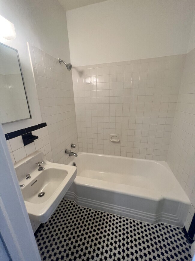 Foto del edificio - 2315 N Charles St