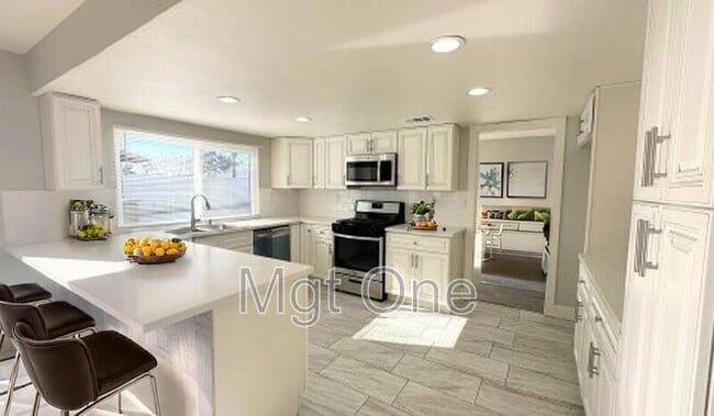 Building Photo - 25683 San Lupe Ave