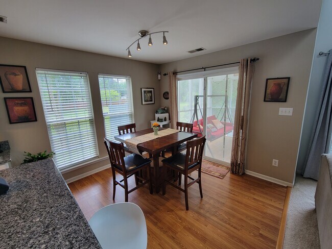 Building Photo - 9902 Redbud Tree Ct