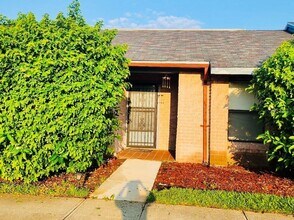 Building Photo - 2531 King Oak Cir