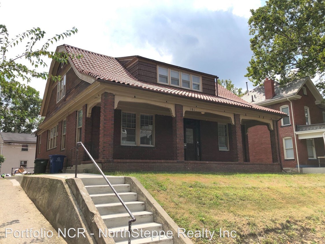 Primary Photo - 7 br, 3 bath Apartment - 161 E Frambes Ave