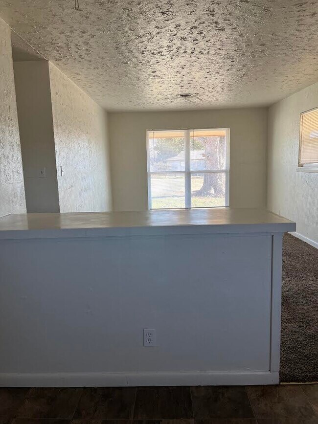 Building Photo - 221 Hoover Cir