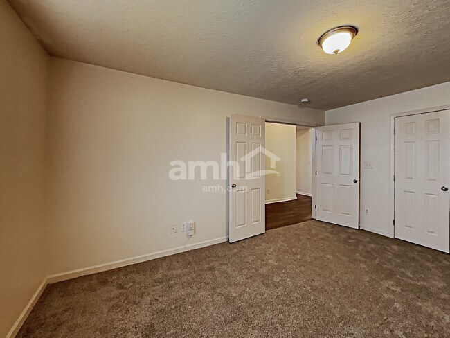 Building Photo - 1236 Bothwell Place