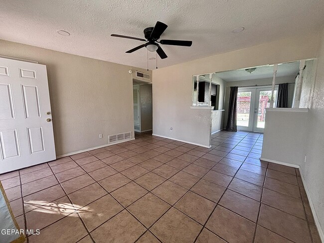 Foto del edificio - 10517 Tareyton St