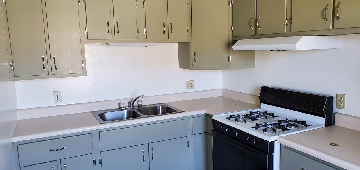 5 Williamsburg Ct Unit D, Pekin, IL 61554 Apartments in Pekin, IL