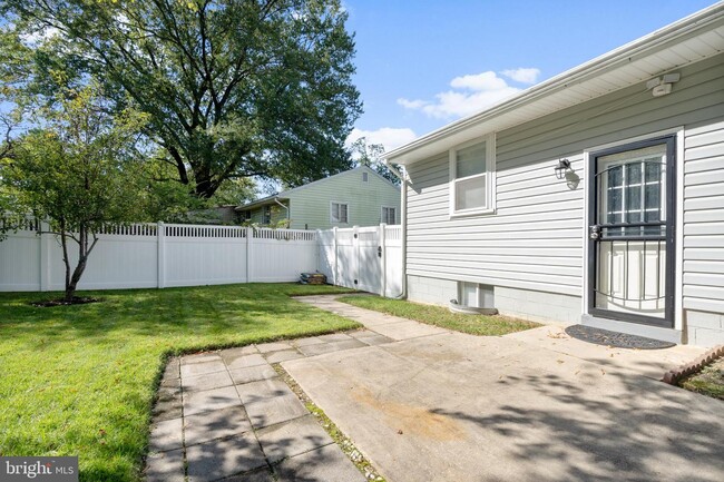 Building Photo - 2600 Wintergreen Ave