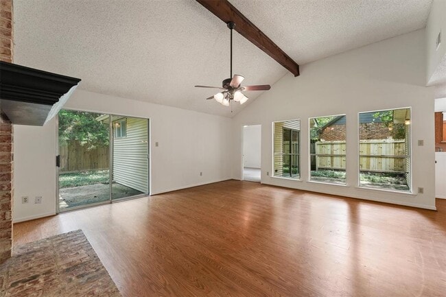 Building Photo - 32 N Pathfinders Cir