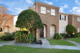 Building Photo - 2002 Gentryside Dr