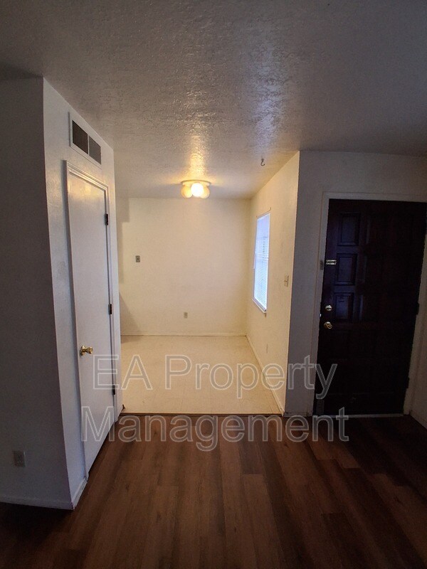 Foto del edificio - 12200 Candelaria Rd NE