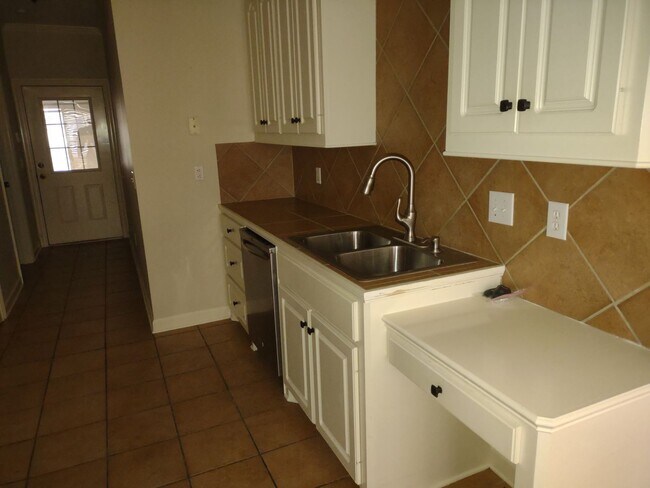 Foto del edificio - MOVE IN SPECIAL!**** 1/2 OF 1ST MONTH RENT...