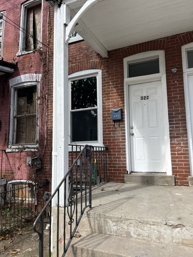 Building Photo - 322 E 11th St