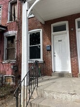 Building Photo - 322 E 11th St