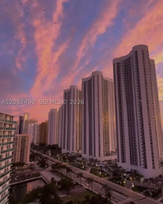 Foto del edificio - 16919 N Bay Rd