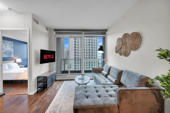 Building Photo - 215 Fort York Blvd