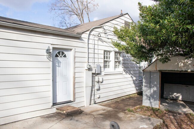 Foto del edificio - 2 BR/2BA | Newly Renovated Single Family Home | Additional Storage| In North Knoxville!