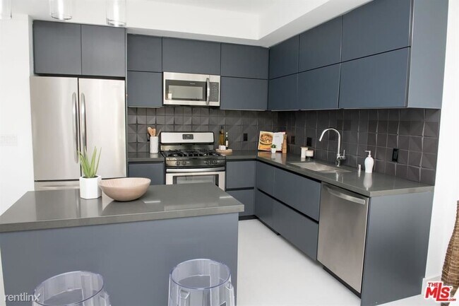 Building Photo - 2 br, 2 bath Condo - 415 S Le Doux Rd Apt 502