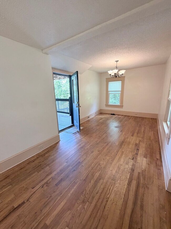 Foto del edificio - Available Now! River Arts District. 2 bedrooms/1 bathroom