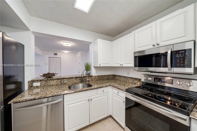 Building Photo - 2711 Ocean Club Blvd