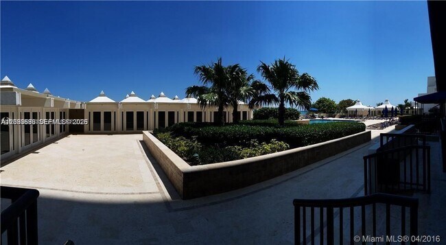 Foto del edificio - 5555 Collins Ave