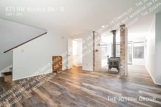 Foto del edificio - 825 NW Huckle Dr