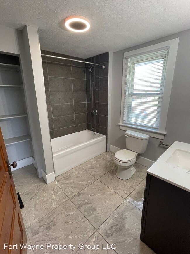 Building Photo - 3 br, 1 bath House - 1722 Maumee Ave