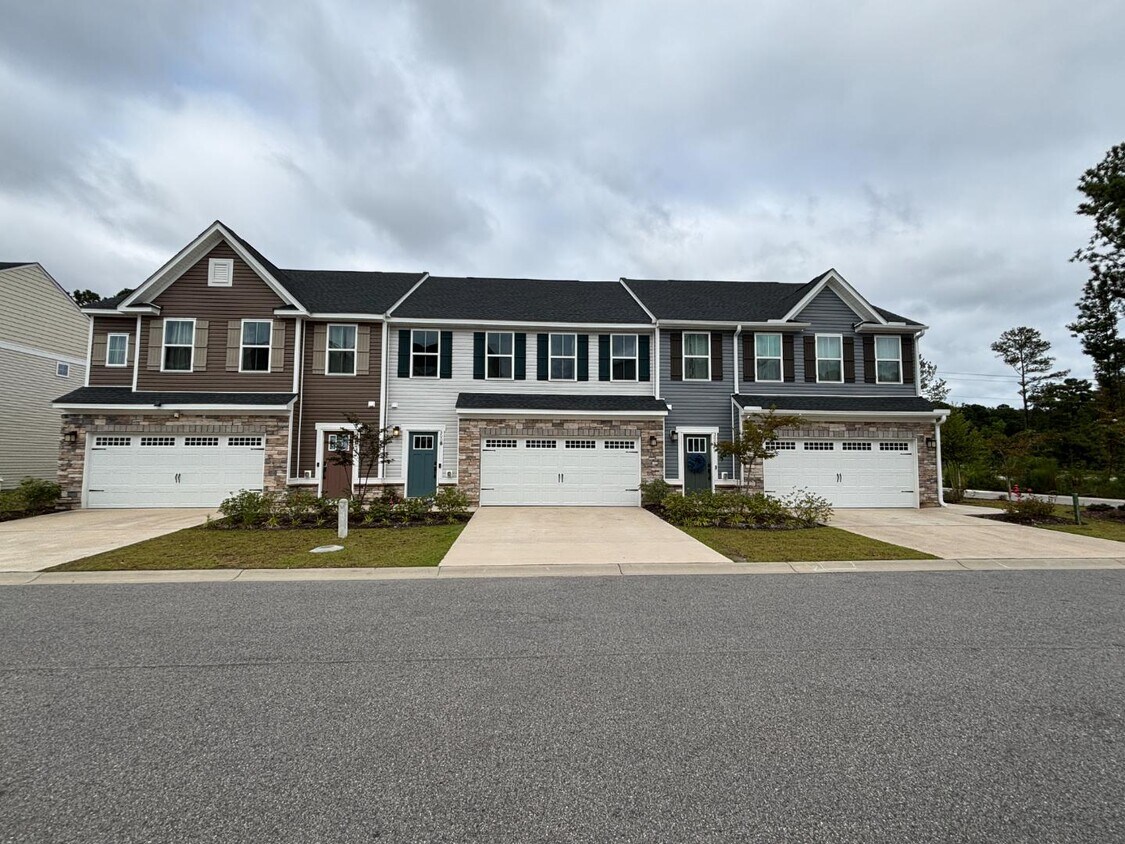 Primary Photo - 300 Golan Cir