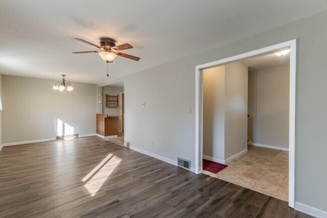 Foto del edificio - 393 N Colorado Ave