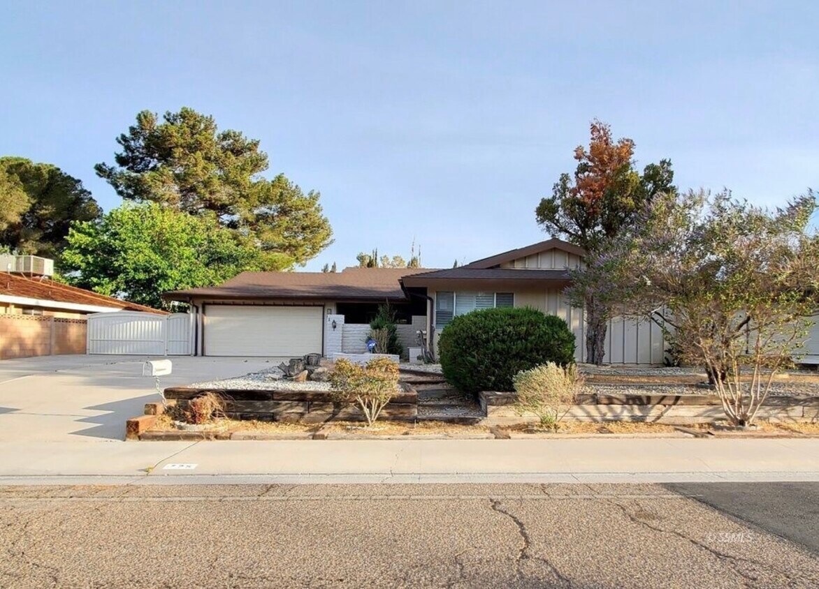 725 W Felspar Ave, Ridgecrest, CA 93555 House Rental in Ridgecrest