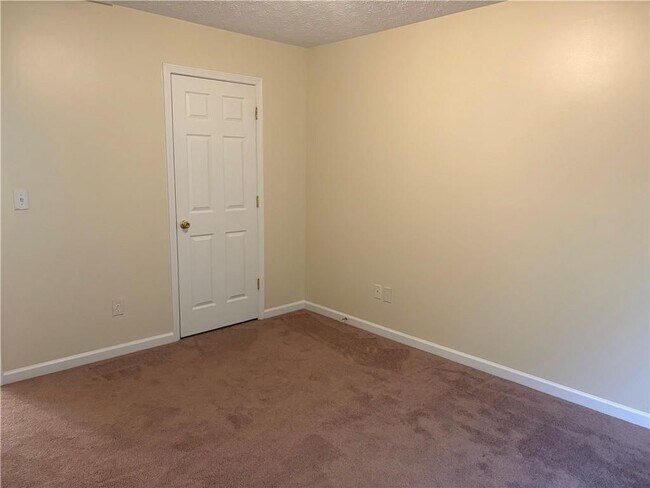 Foto del edificio - 5975 Hillvale Trail